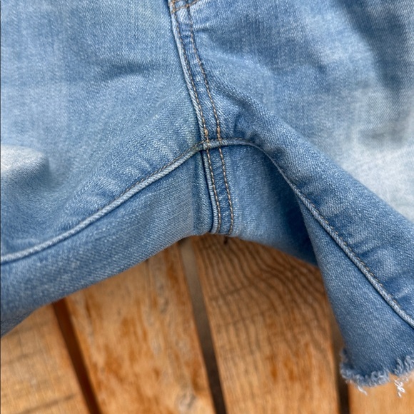 American Eagle Super Stretch Shorts Size 12 - Picture 6 of 9